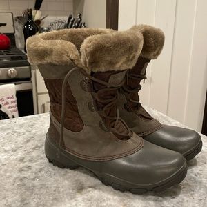 Women’s 200 g Columbia winter boots, size 9 1/2